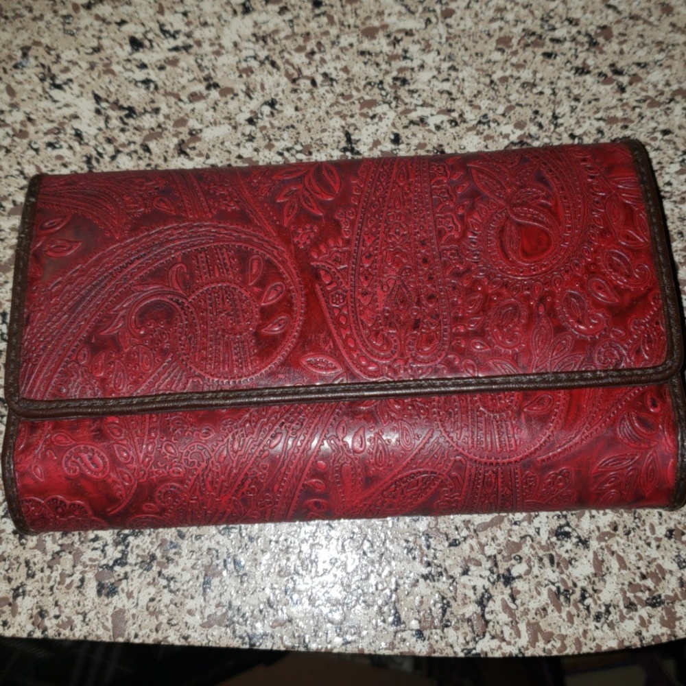 Relic trifold red paisley wallet